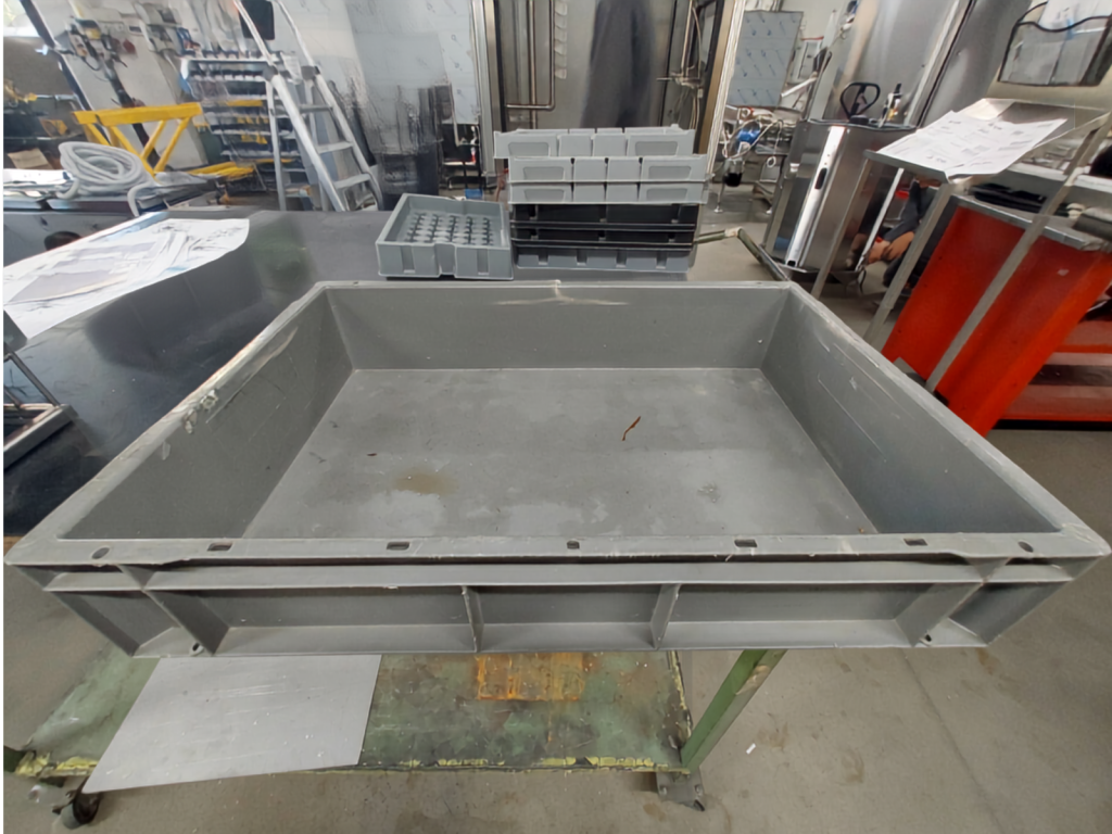 Plastic Crate Washing with a Linear Industrial Washing Tunnel